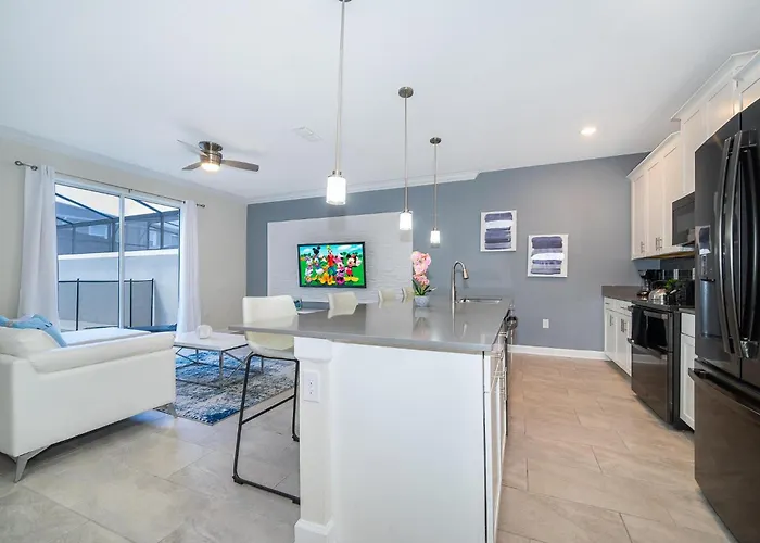 2921Dh Townhouse 4 Bedrooms & 3 Bathrooms + Pool