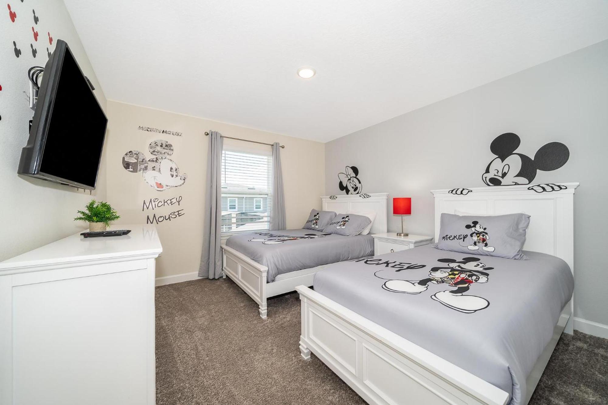 2921dh Townhouse 4 Bedrooms & 3 Bathrooms + Pool *