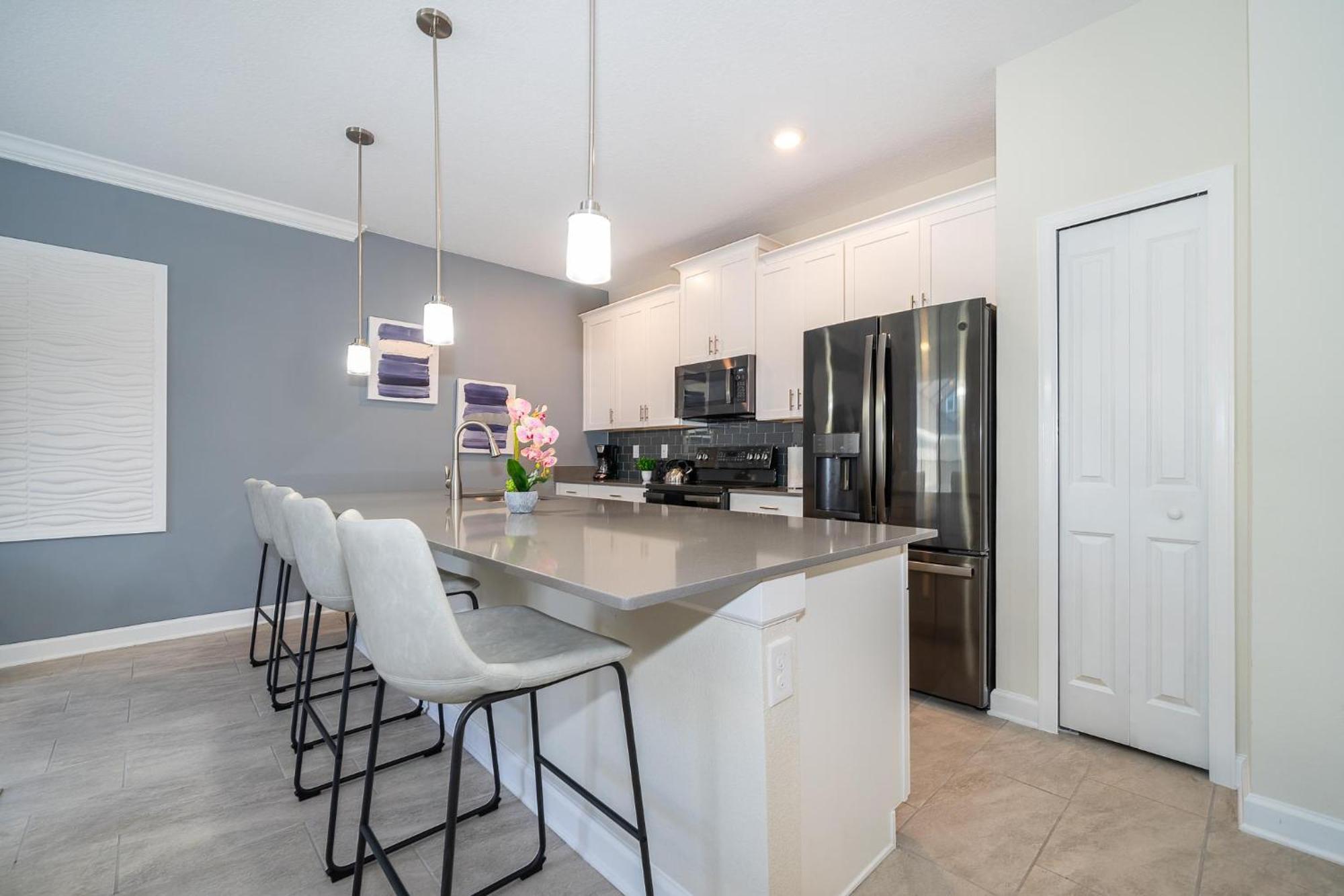 2921dh Townhouse 4 Bedrooms & 3 Bathrooms + Pool * Kissimmee