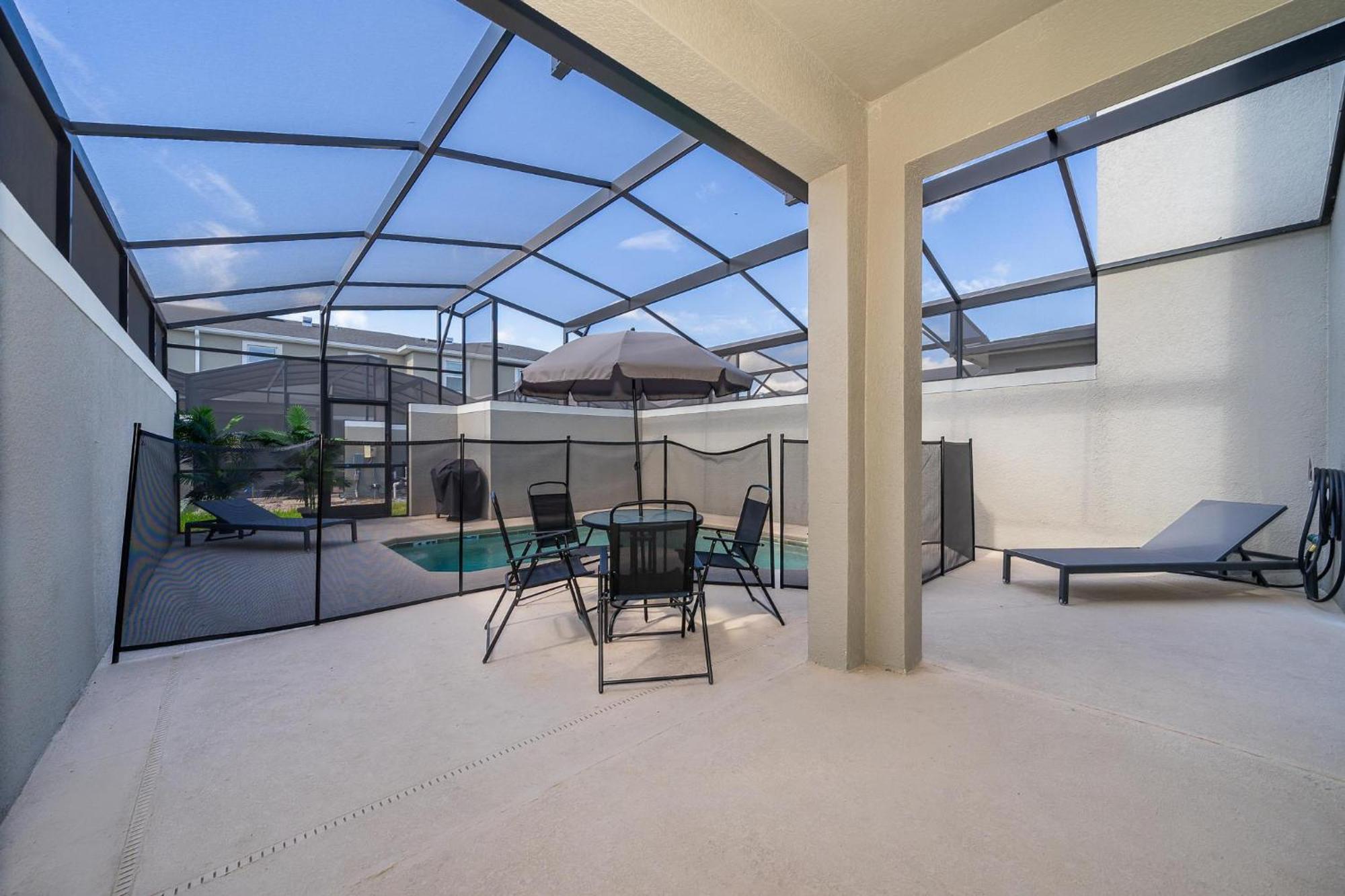 2921dh Townhouse 4 Bedrooms & 3 Bathrooms + Pool *
