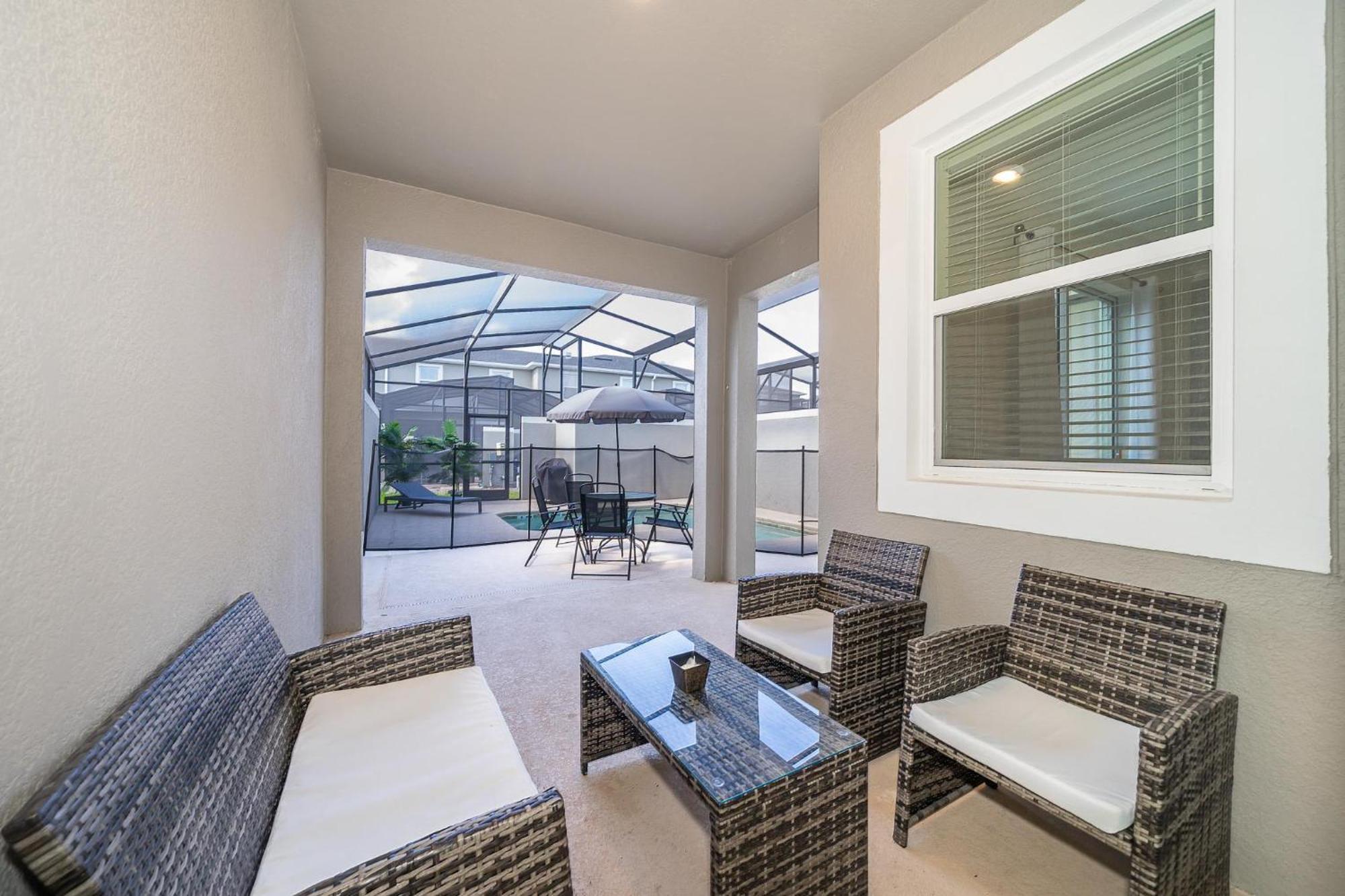 2921dh Townhouse 4 Bedrooms & 3 Bathrooms + Pool *